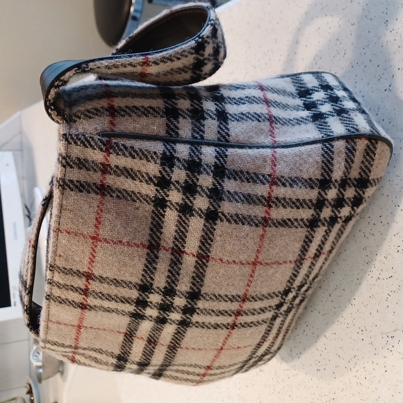 Wool signature authentic Burberry handbag - Picture 4 of 10